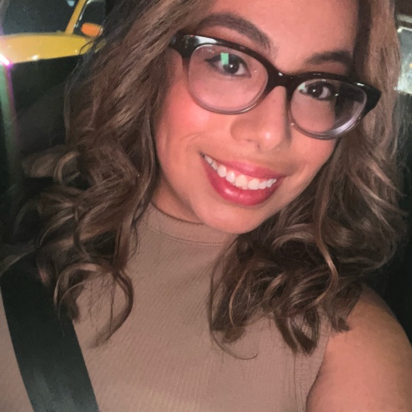 Meet your Posher, Debbie - Picture 2 of 2